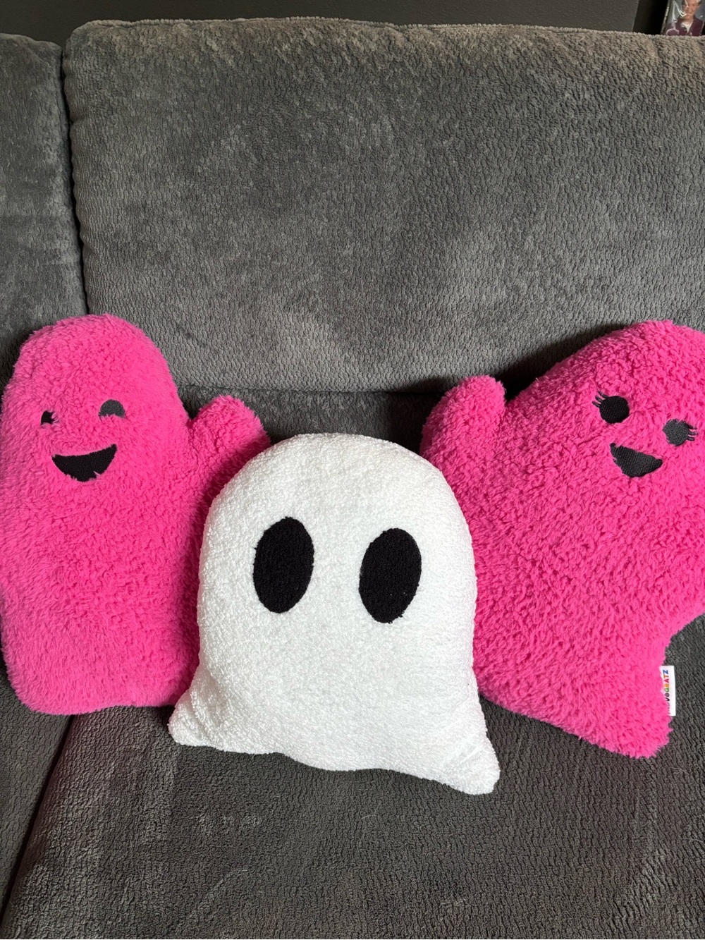Set of 3 Ghost Halloween Pillows